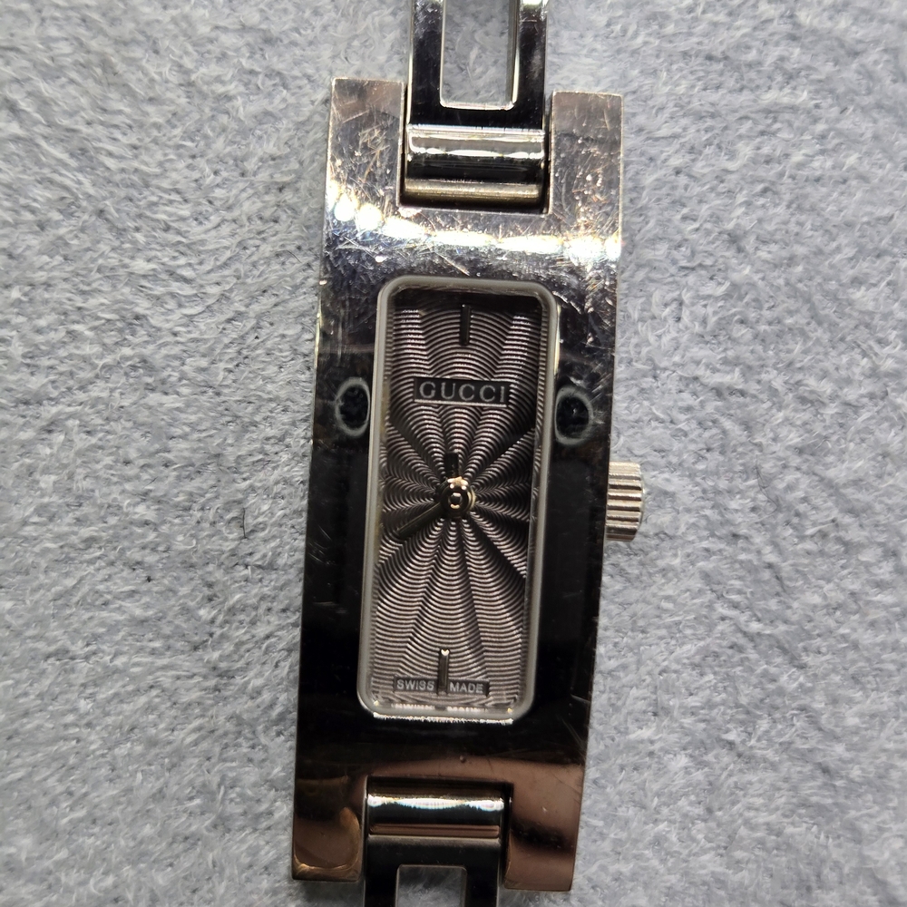 Gucci Silver Watch COA INCLUDED! - Picture 4 of 15